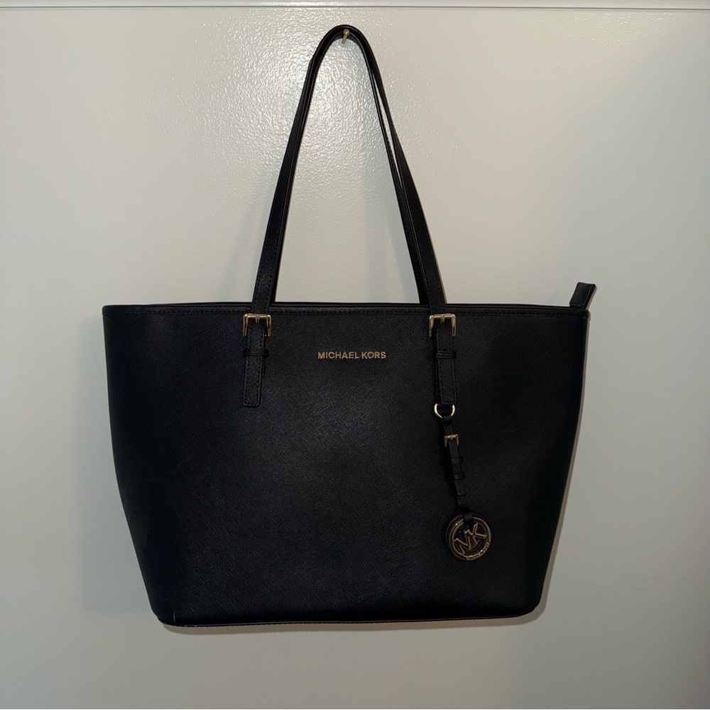 Michael Kors Jet Set Travel Saffiano Leather Top-Zip Tote Bag